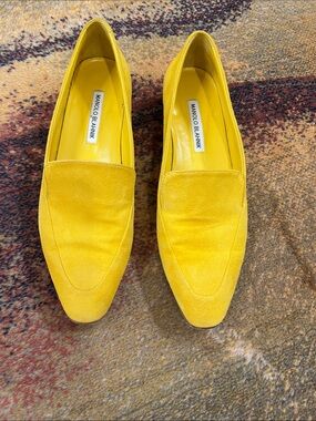 Manolo Blahnik yellow suede loafers Sz 39
